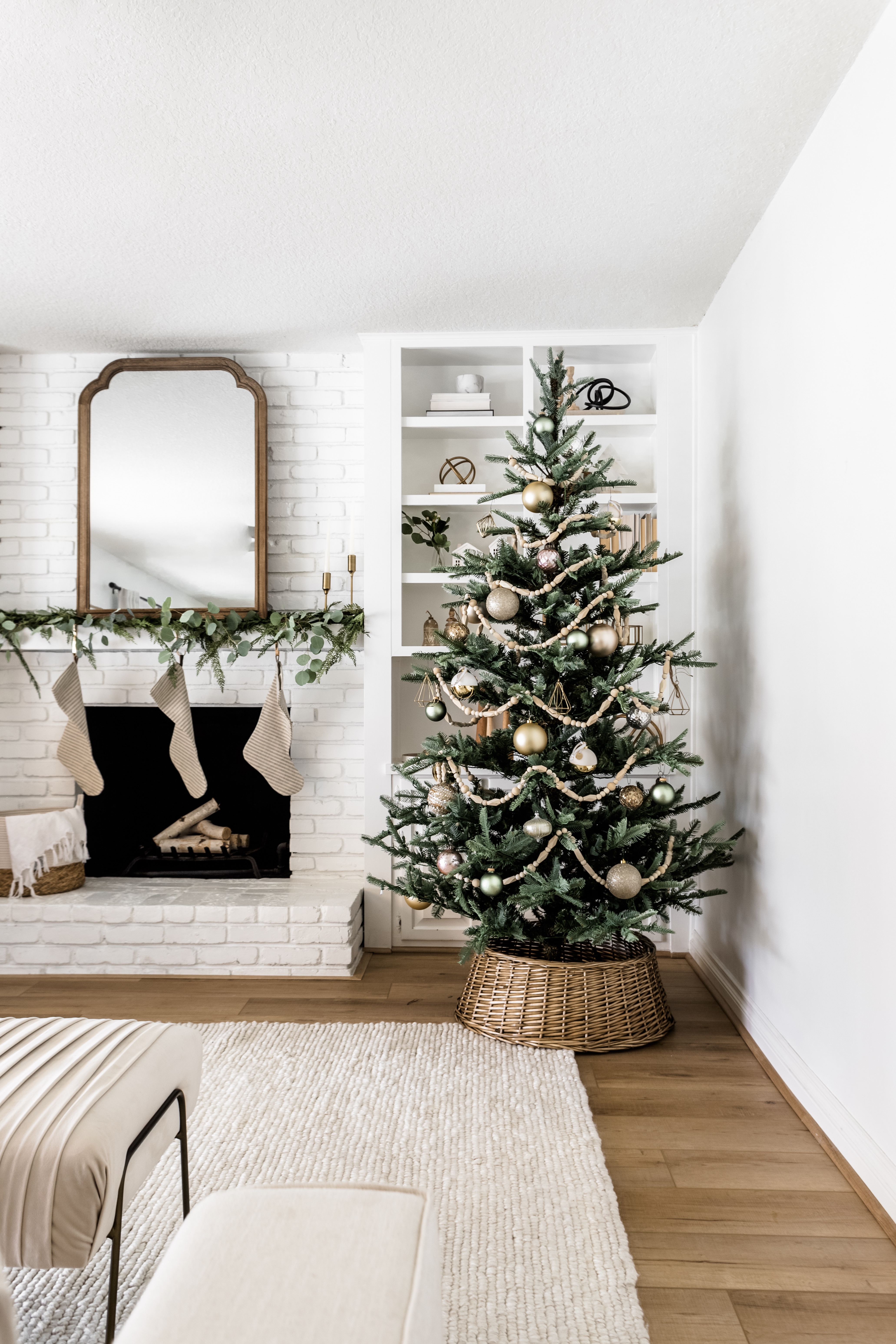 Modern Christmas Tree Decor