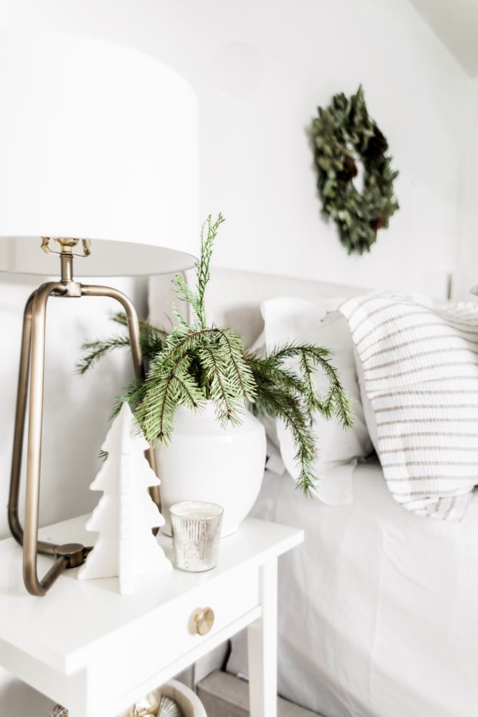 Dressing Up Your Bedroom For The Holidays