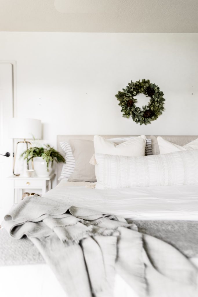 Dressing Up Your Bedroom For The Holidays