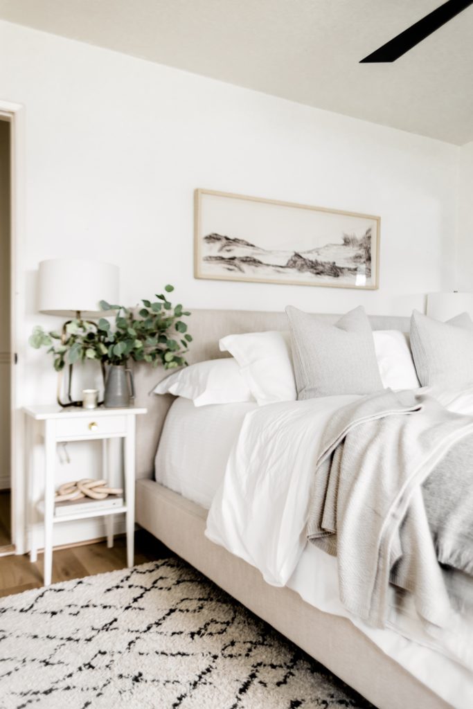 A Minimalistic Approach To Bed Styling