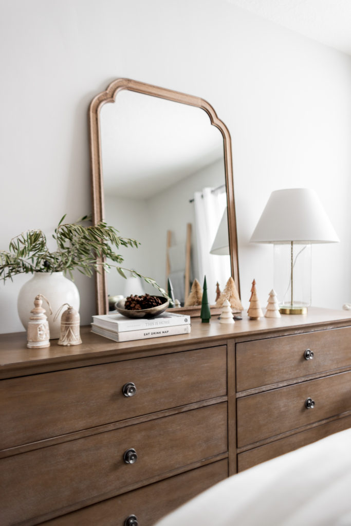 Holiday Style in the Guest Room
