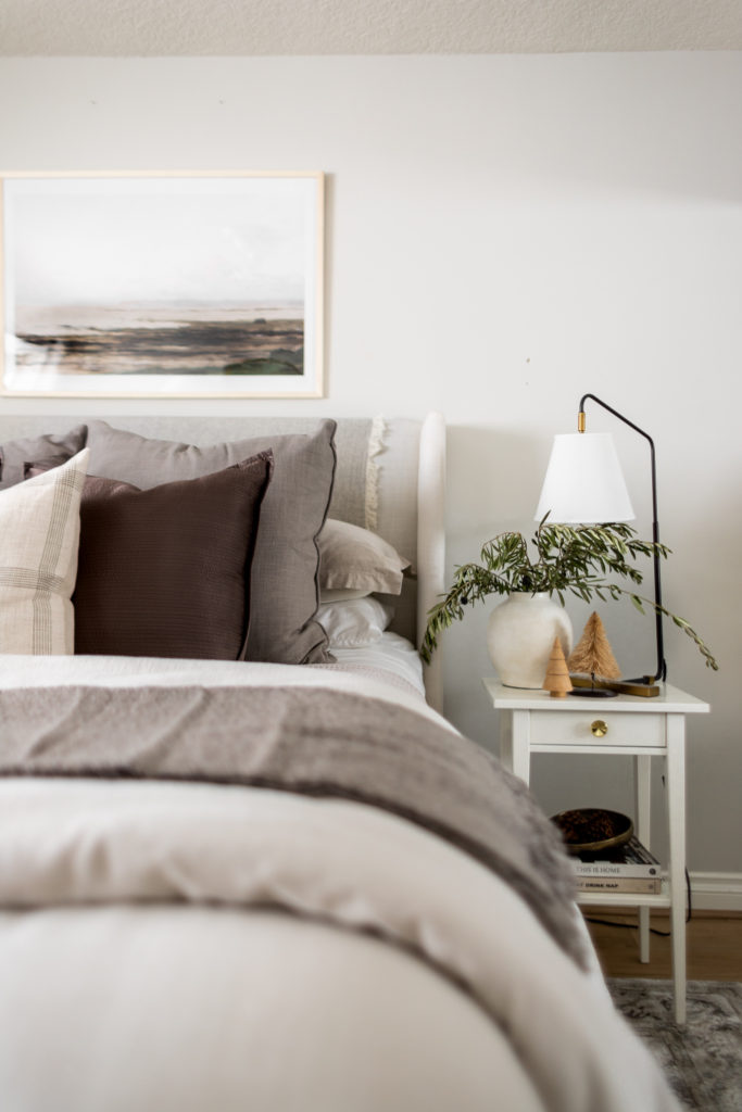 Holiday Style in the Guest Room