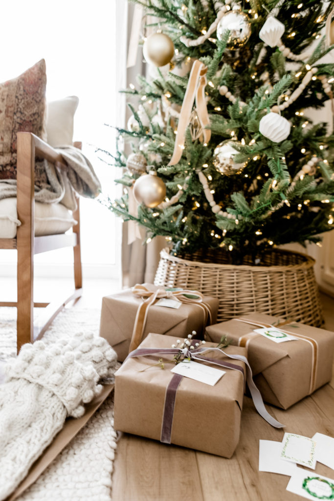 Holiday Gift Guides for the Whole Family + Printable Gift Tags