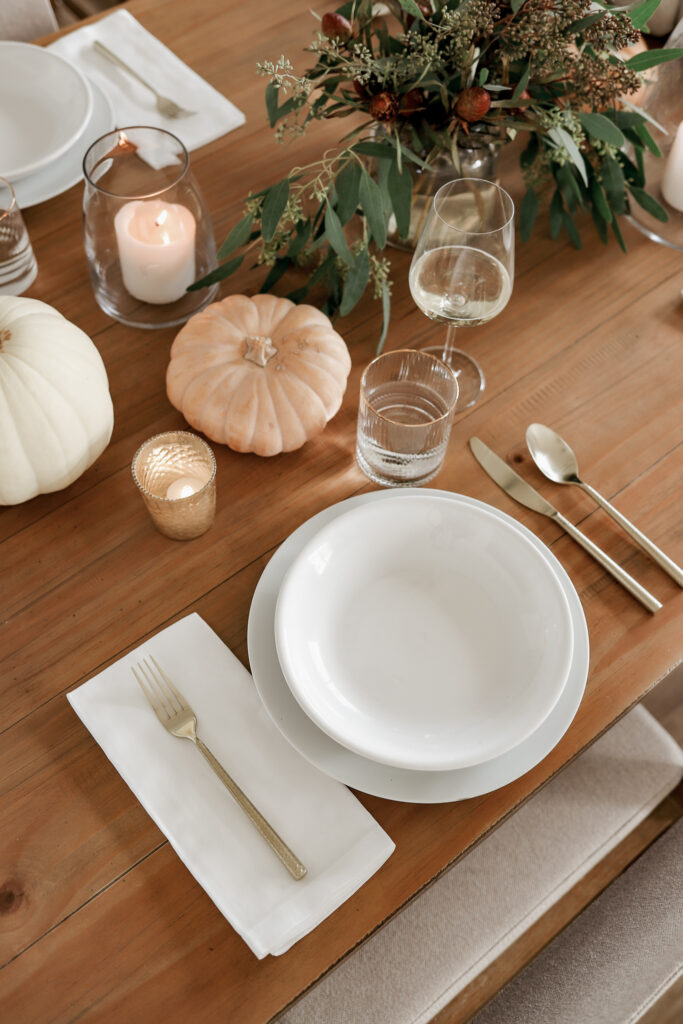 Crafting a Timeless and Simple Thanksgiving Table Setting