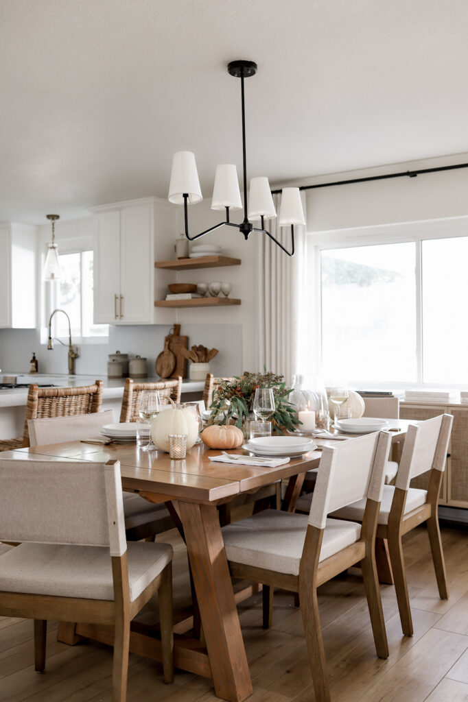 Crafting a Timeless and Simple Thanksgiving Table Setting
