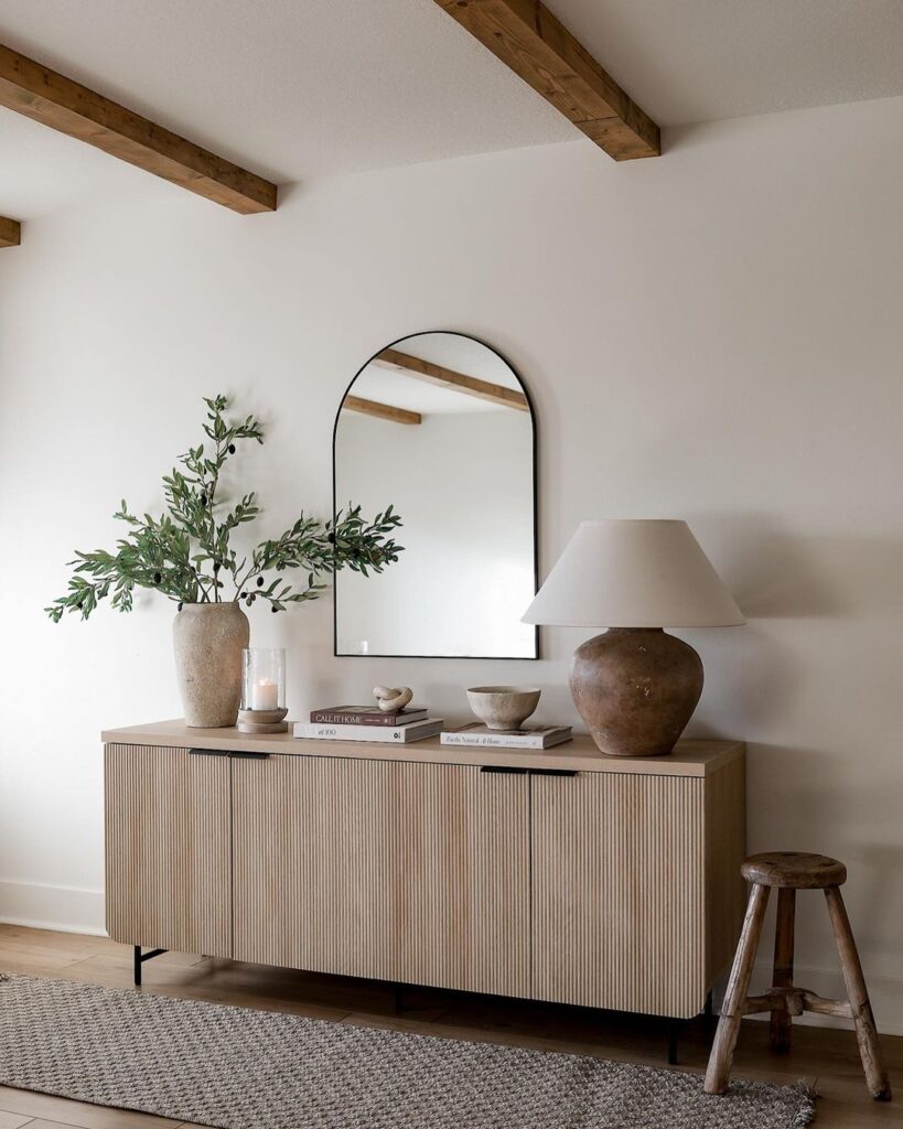 High-end style, low-end price - this bank account friendly cabinet has it all!