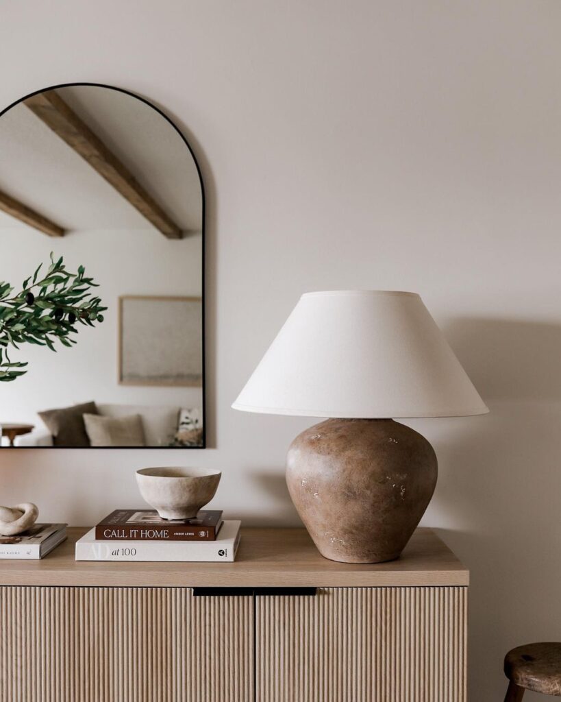 High-end style, low-end price - this bank account friendly cabinet has it all!