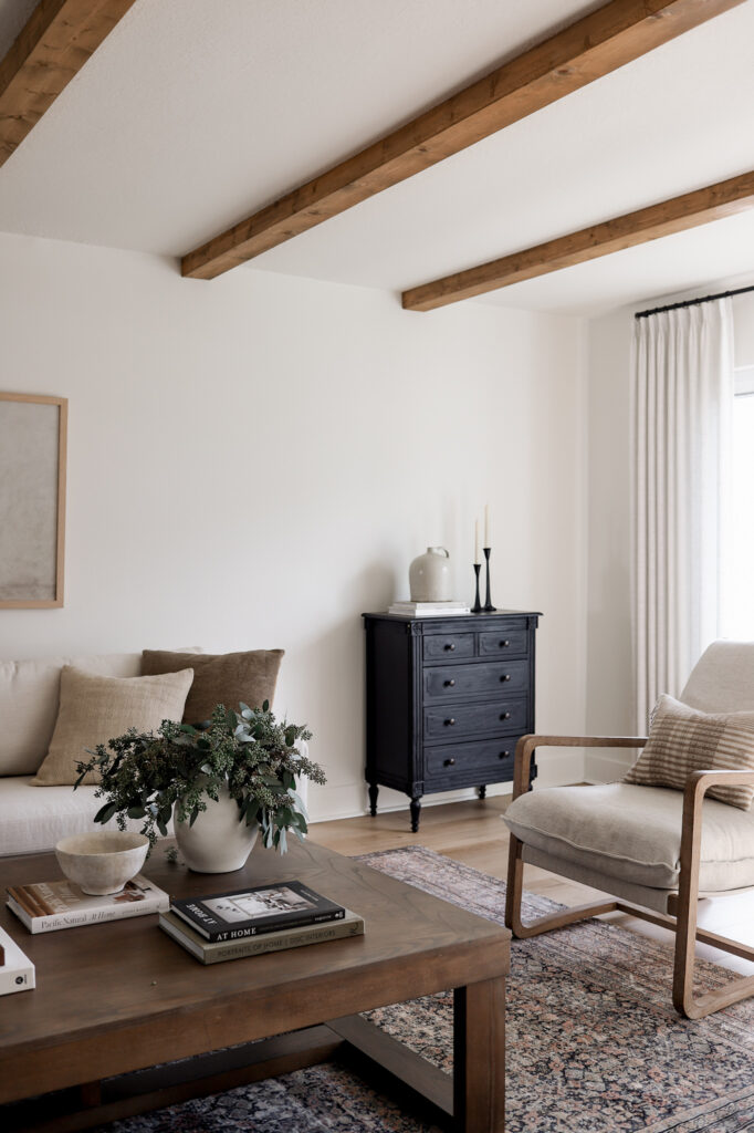 Three Reasons to Incorporate A Chest of Drawers in Your Living Room