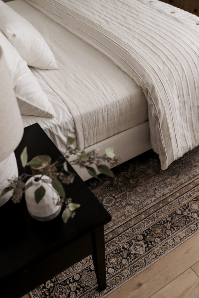 The Great Debate: Duvet vs Comforter – Which One Fits Your Bed Better?