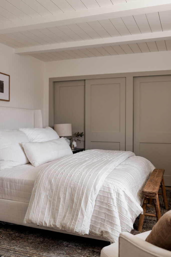 The Great Debate: Duvet vs Comforter – Which One Fits Your Bed Better?