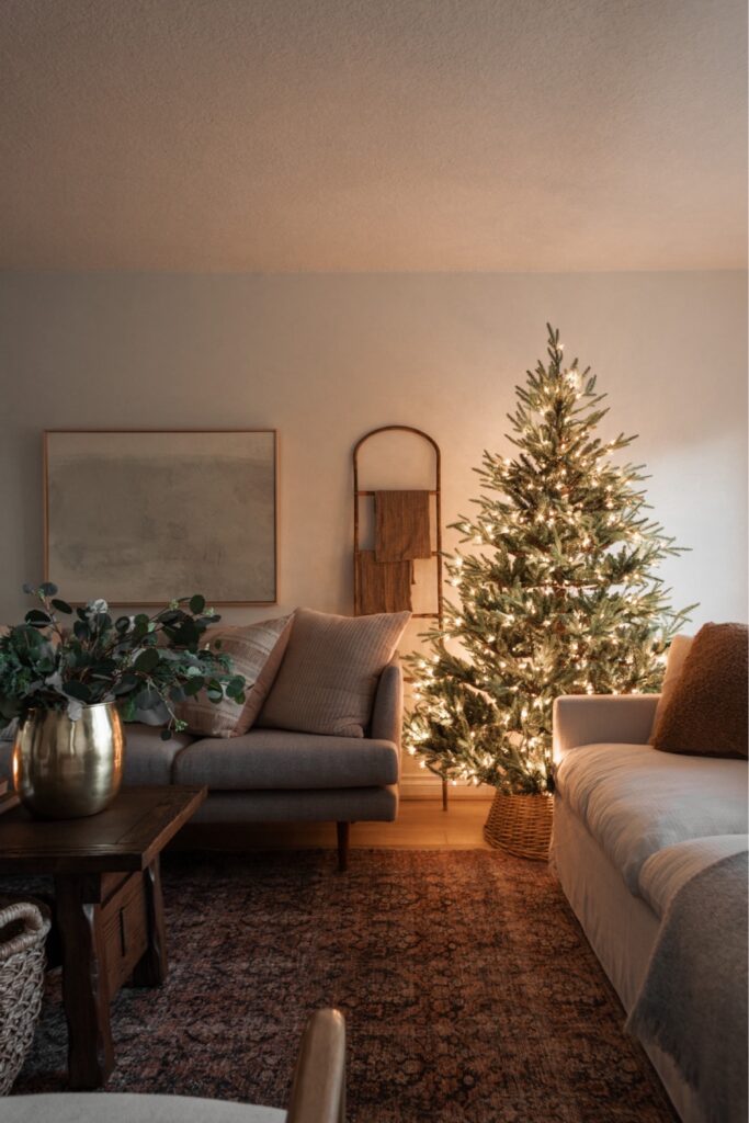 Holiday Cheer: Essential Decor Items to Buy Early