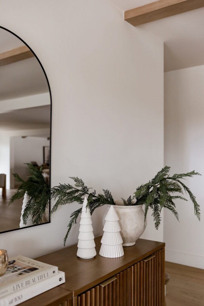 A Cozy & Inviting Winter Entryway