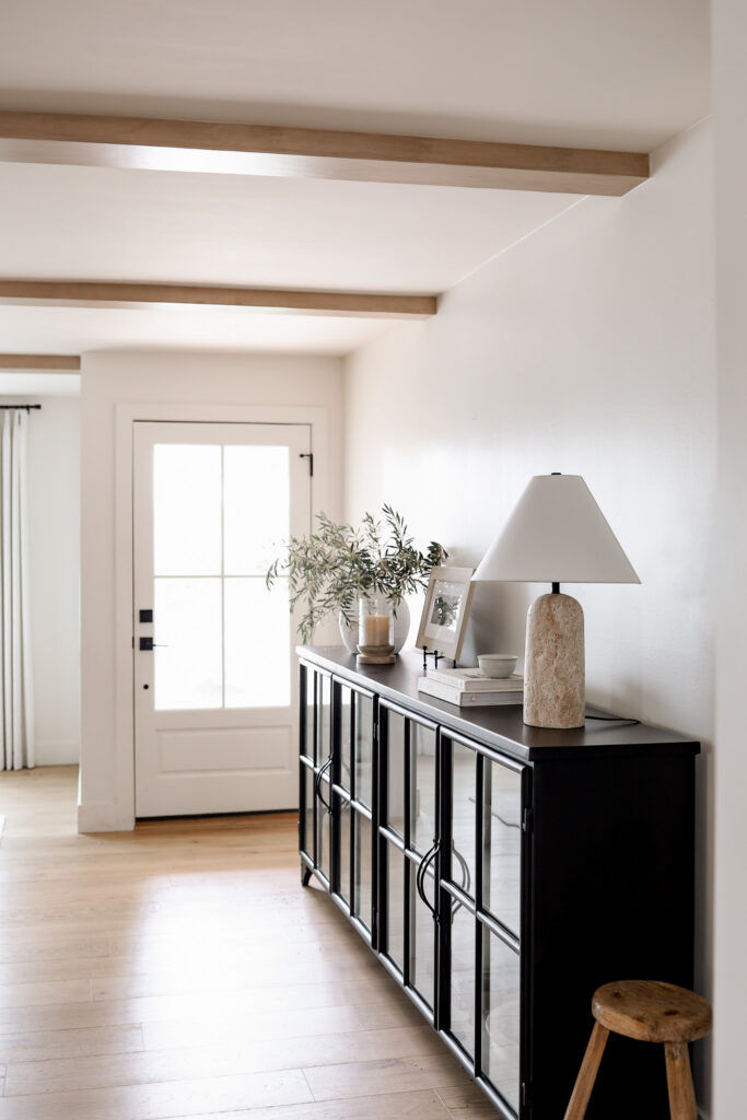 How to Instantly Warm Up Your Entryway in 5 Easy Steps